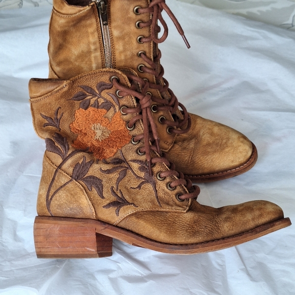 Taos Footwear Shoes Taos Artisan Leather Embroidered Lace Up